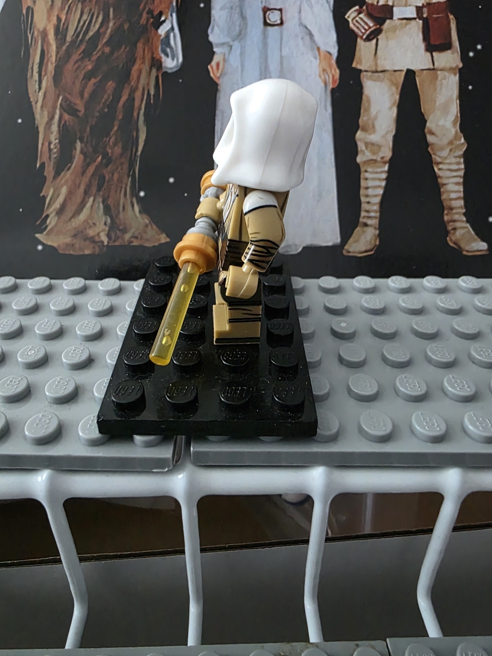 CUSTOM Star Wars Jedi Temple Guard Minifigure with Gold Lightsaber - Picture 3 of 7
